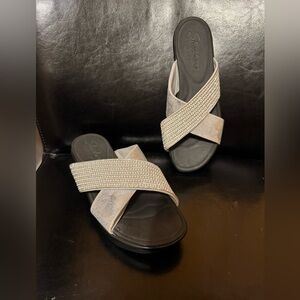 Skechers Bumblers Summer Scorcher Sandals Silver Metalic Bead Slip On sz 9